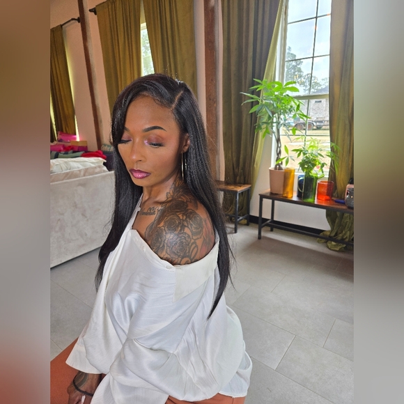 Outre Melted Hairline Glueless HD Lace Front Wig - MH 101 - Picture 3 of 6